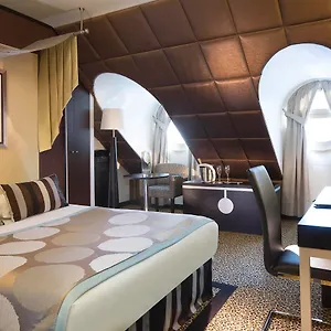Le M 4*, Paris France